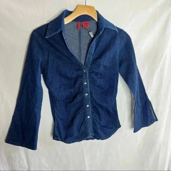 Friends size medium longsleeve top chambray denim - Picture 2 of 6